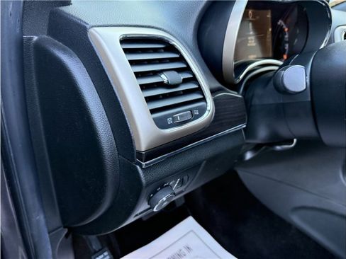 Used 2015 Jeep Grand Cherokee Limited image 32