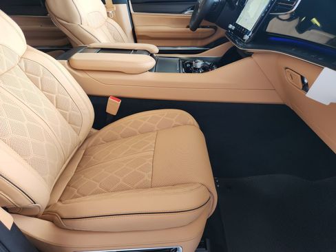 New 2026 Jeep Grand Wagoneer L Summit AWD/4WD image 13