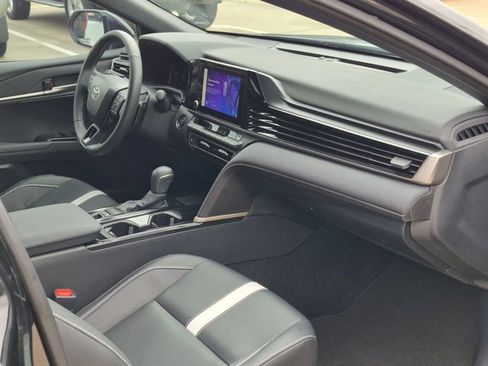 Used 2025 Toyota Camry SE w/ Convenience Package FWD image 18