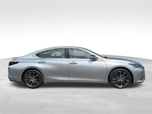Used 2022 Lexus ES 350 w/ Premium Package FWD image 2
