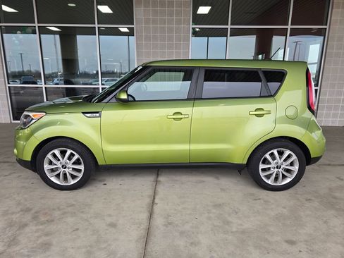 Used 2017 Kia Soul + image 4