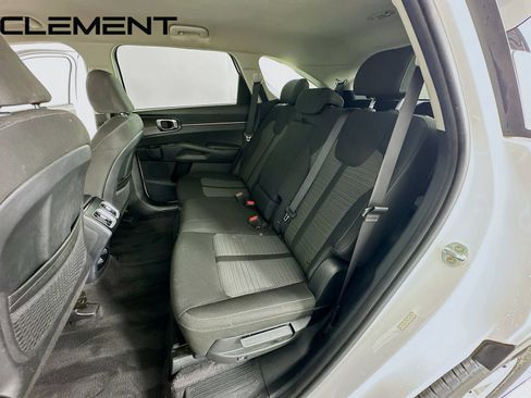 Used 2023 Kia Sorento LX FWD image 30