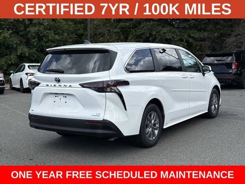 Used 2024 Toyota Sienna LE AWD/4WD image 2