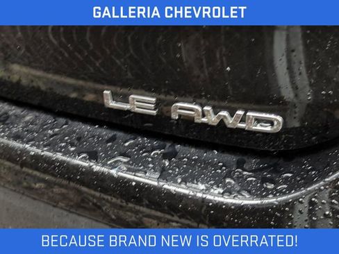 Used 2022 Toyota Highlander LE AWD/4WD image 3
