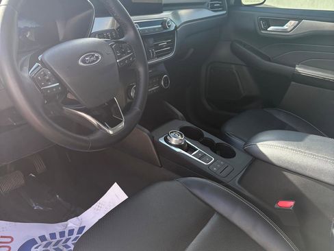 Used 2022 Ford Escape Titanium w/ Class II Trailer Tow Package image 9