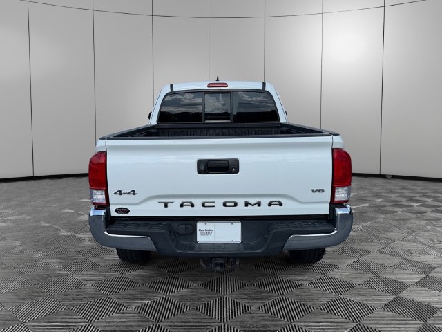 Used 2017 Toyota Tacoma SR5 w/ Tow Package AWD/4WD image 4