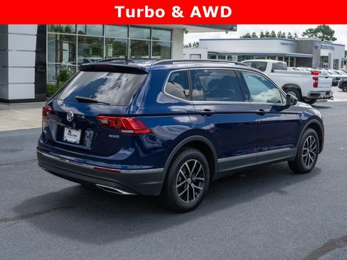 Used 2021 Volkswagen Tiguan SE w/ Panoramic Sunroof Package image 3