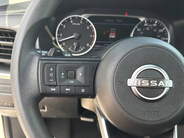Used 2024 Nissan Rogue S FWD image 29