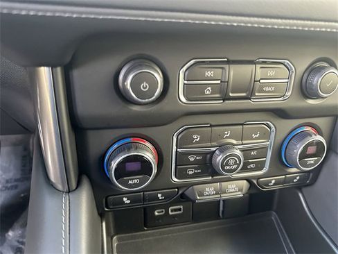 Used 2022 Chevrolet Tahoe LT w/ Luxury Package image 17