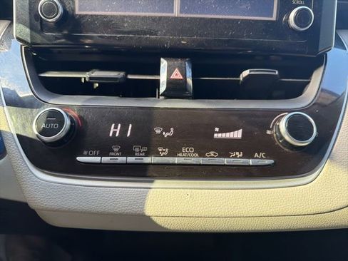 Used 2020 Toyota Corolla LE image 25