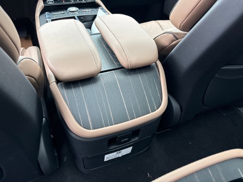 New 2026 Lincoln Navigator Black Label AWD/4WD image 32