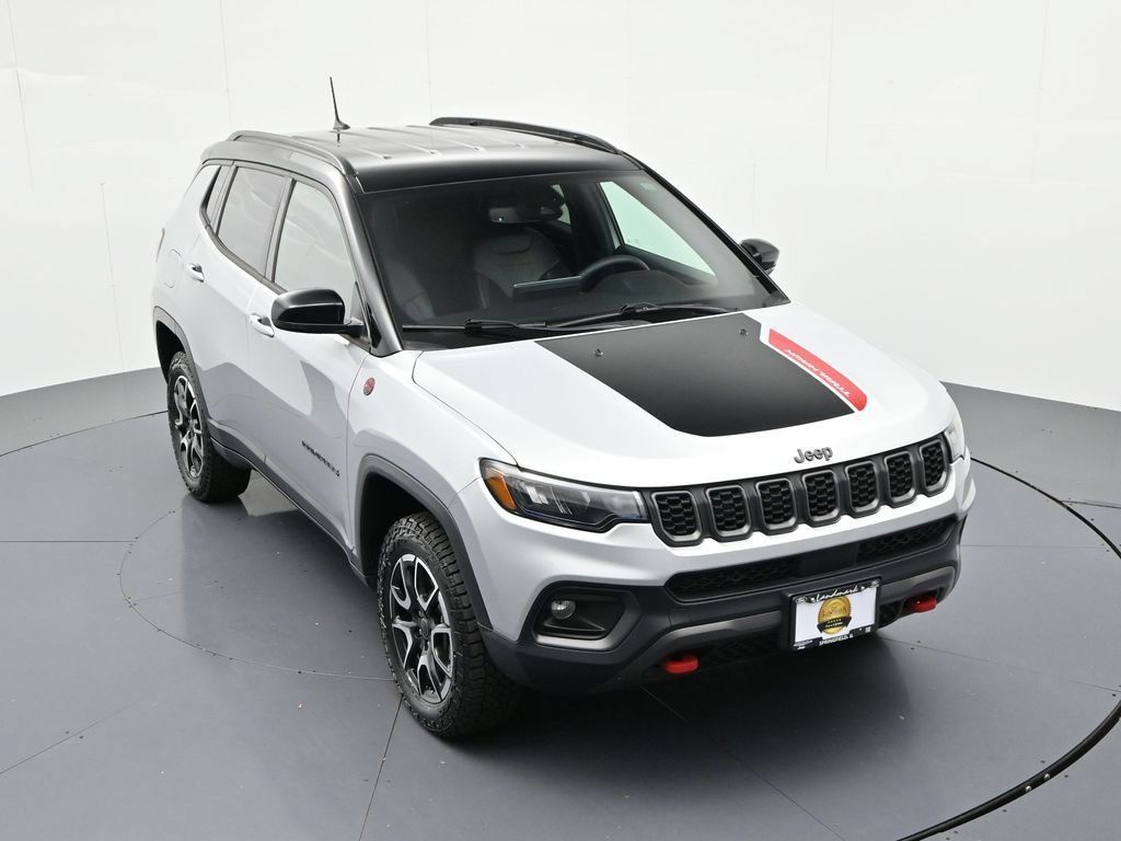 Used 2025 Jeep Compass Trailhawk AWD/4WD image 16