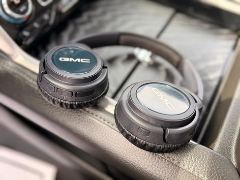 Used 2024 GMC Yukon XL Denali image 24