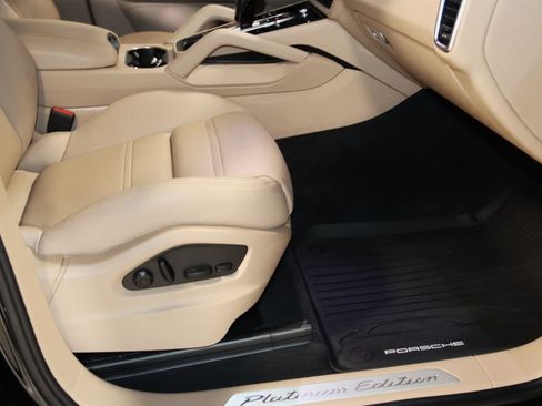 Used 2022 Porsche Cayenne Platinum Edition AWD/4WD image 60