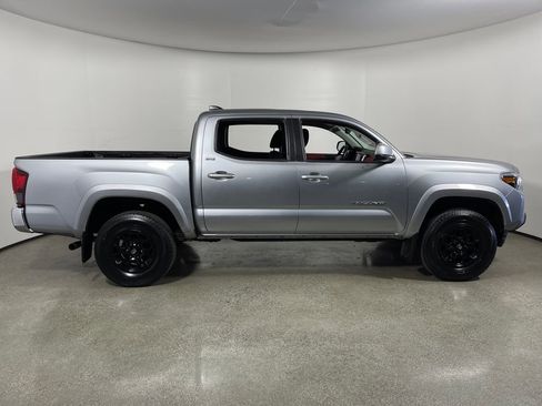 Certified 2022 Toyota Tacoma SR5 RWD image 2