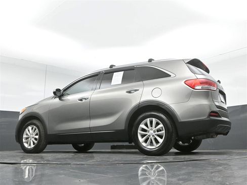 Used 2017 Kia Sorento LX w/ LX Convenience Package FWD image 35