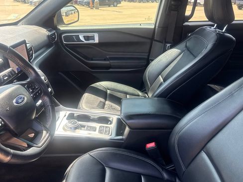 Used 2020 Ford Explorer XLT w/ Equipment Group 202A RWD image 48