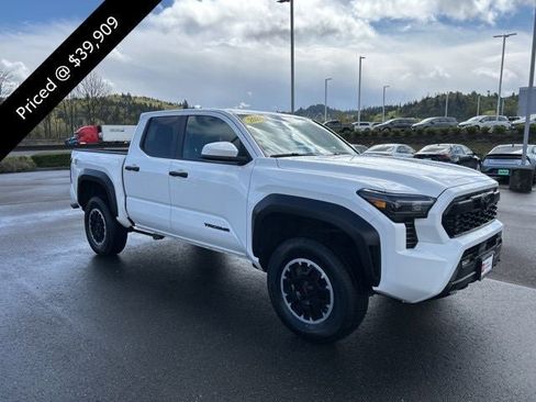 Used 2024 Toyota Tacoma TRD Off-Road AWD/4WD image 5