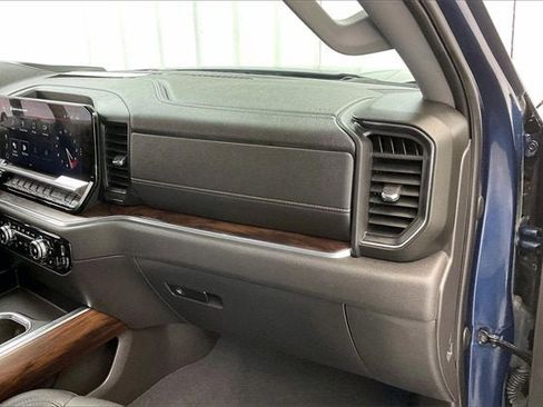 Certified 2023 GMC Sierra 1500 SLT w/ SLT Premium Package image 17