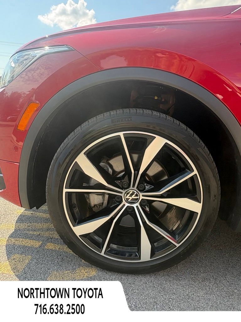 Used 2024 Volkswagen Tiguan SEL R-Line AWD/4WD image 9