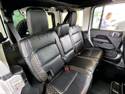 Used 2023 Jeep Wrangler Unlimited Sahara image 17