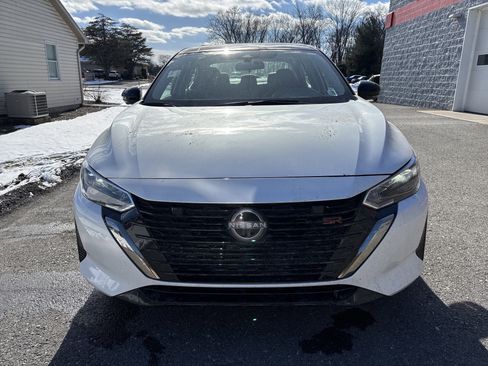 Used 2025 Nissan Sentra SR w/ SR Premium Package image 11