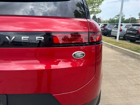 Used 2023 Land Rover Range Rover Sport SE AWD/4WD image 9