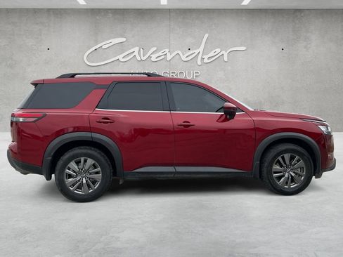 Used 2022 Nissan Pathfinder SV image 17