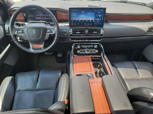 Used 2024 Lincoln Navigator L Reserve AWD/4WD image 3