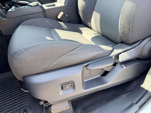 Certified 2024 Toyota Tacoma SR5 AWD/4WD image 18