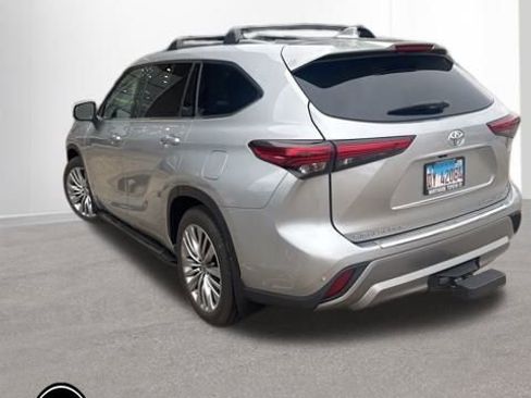 Used 2023 Toyota Highlander Platinum image 8