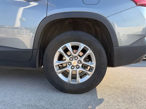 Used 2021 Chevrolet Traverse LS FWD image 9