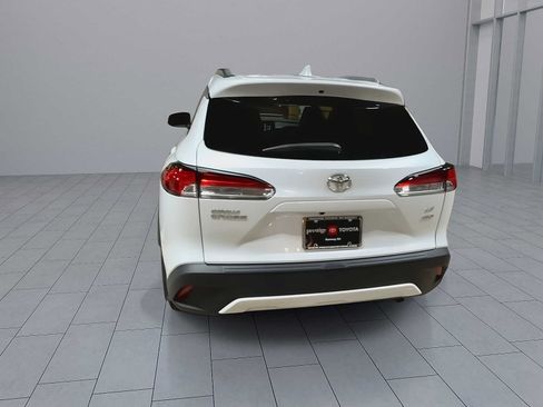 Used 2023 Toyota Corolla Cross LE w/ Moonroof Package AWD/4WD image 7