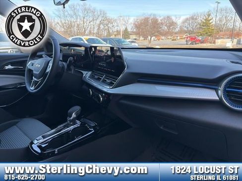 New 2026 Chevrolet Trax LT w/ LT Convenience Package FWD image 11