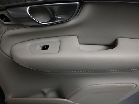 Certified 2024 Volvo XC90 B5 Plus w/ Protection Package Premier image 15