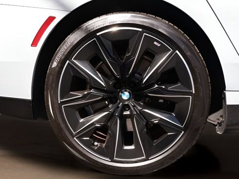Used 2023 BMW i7 xDrive60 AWD/4WD image 42