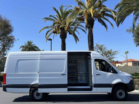 Used 2022 Mercedes-Benz Sprinter 2500 image 21