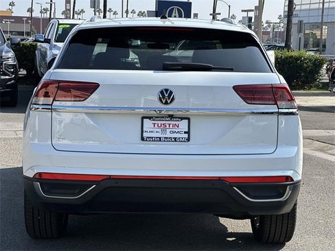 Used 2020 Volkswagen Atlas Cross Sport SE w/ Panoramic Sunroof Package image 5
