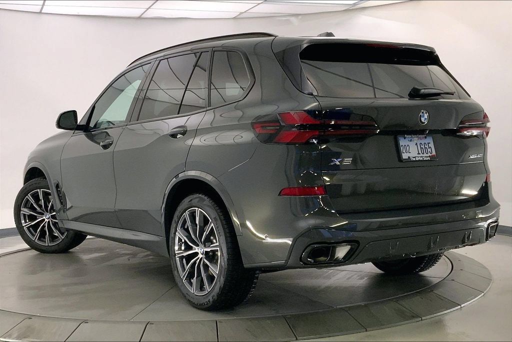 Used 2026 BMW X5 xDrive40i w/ M Sport Package AWD/4WD image 2