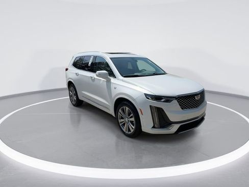 Used 2024 Cadillac XT6 Premium Luxury w/ Technology Package AWD/4WD image 2