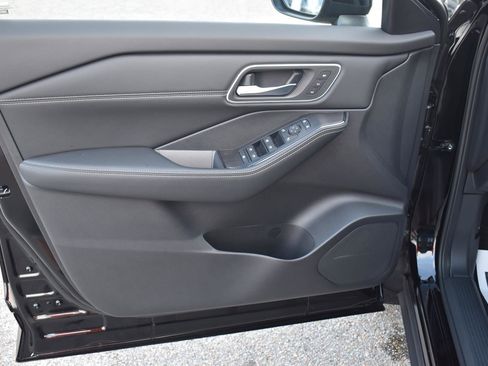 New 2026 Nissan Rogue Platinum image 23