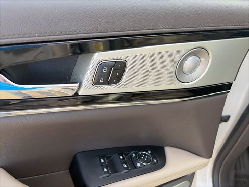 Used 2023 Lincoln Nautilus Reserve w/ Equipment Group 202A AWD/4WD image 13