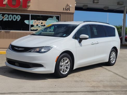 Used 2021 Chrysler Voyager Lxi image 3