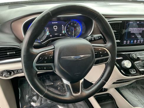 Used 2018 Chrysler Pacifica Touring-L Plus image 26