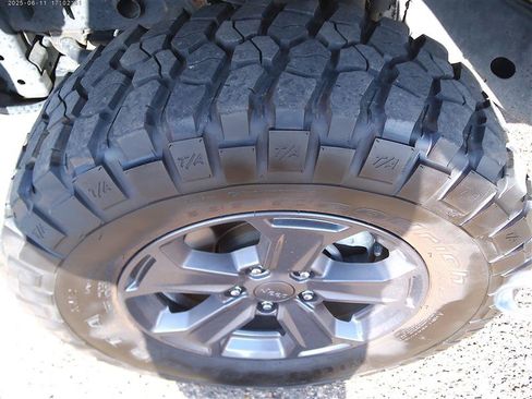 Used 2017 Jeep Wrangler Unlimited Rubicon AWD/4WD image 25