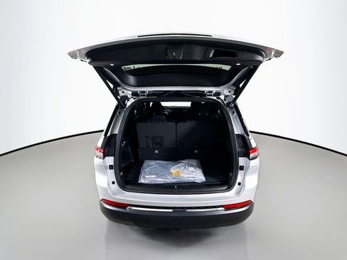 New 2025 Jeep Grand Cherokee L Laredo image 25