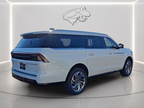 New 2026 Lincoln Navigator L Reserve image 4