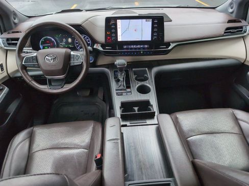 Used 2021 Toyota Sienna Platinum FWD image 29