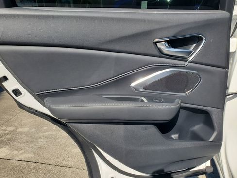 Used 2025 Acura RDX SH-AWD image 13