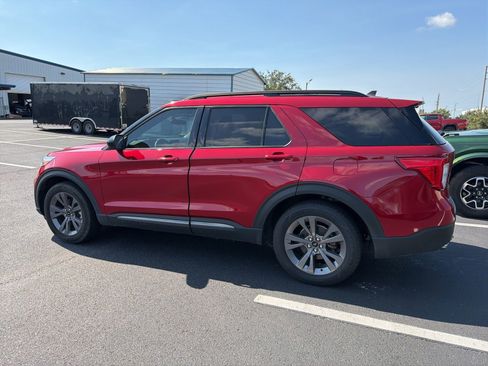Used 2024 Ford Explorer XLT w/ Equipment Group 202A RWD image 10